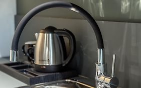 Andrews Luxury Suites Near The Airport